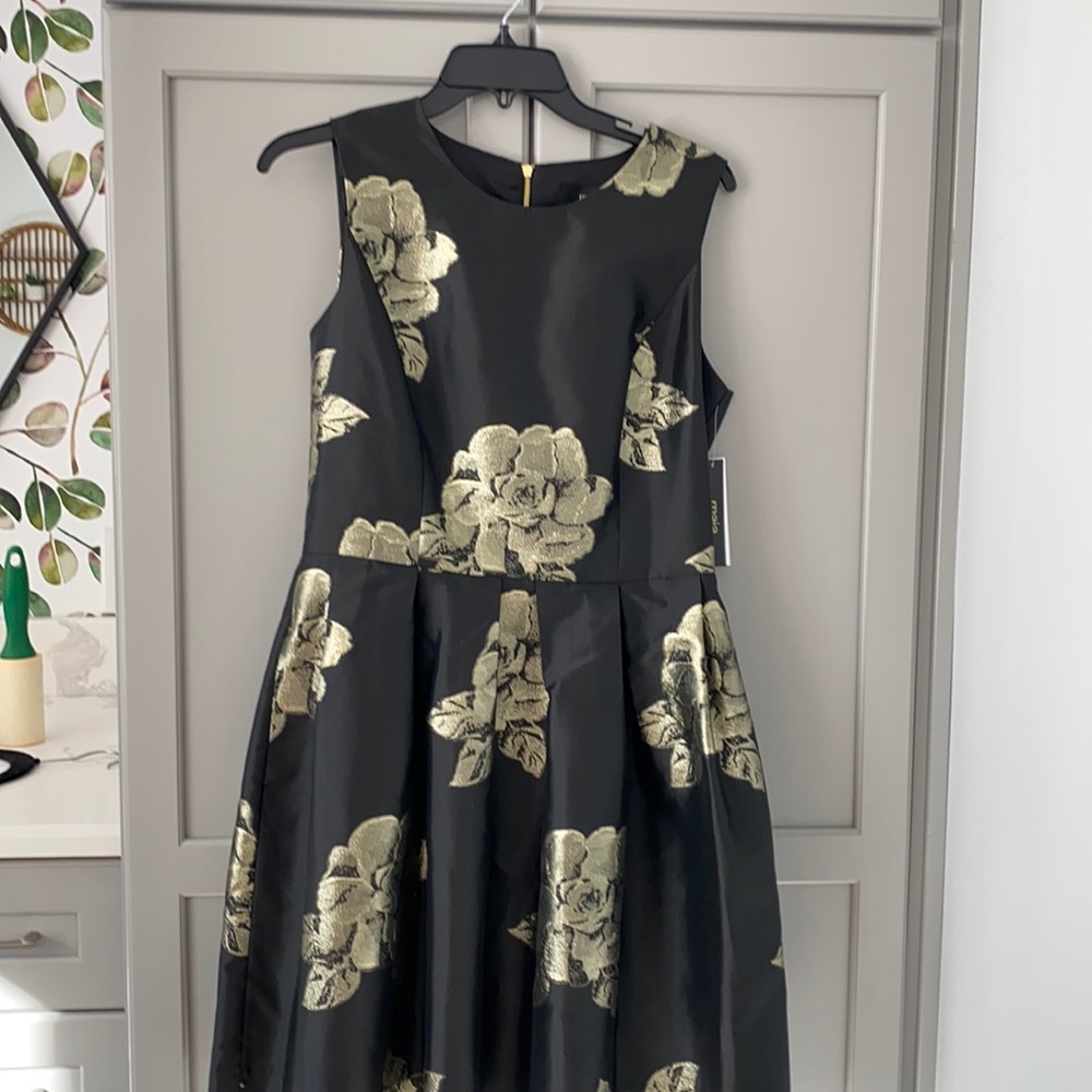 New with tags black and gold formal dress size 10 with POCKETS!